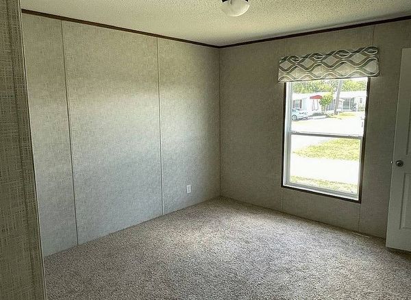 423 E Erie Dr, Fort Pierce FL 34946