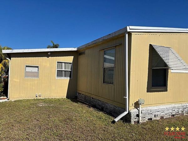 8775 20th St, Lot 417, Vero Beach FL 32966