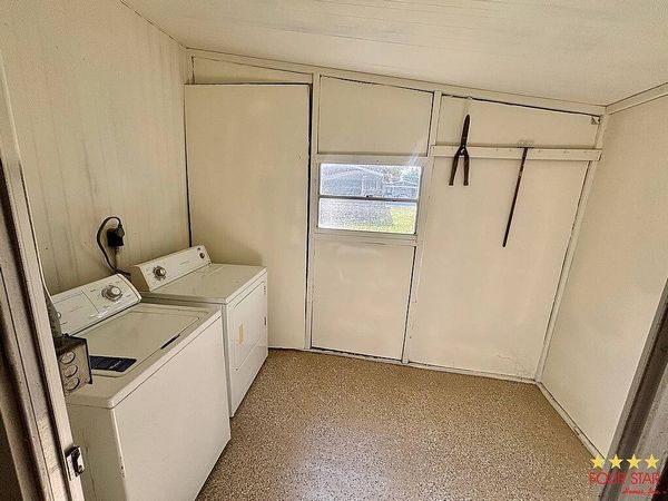 1060 Larkfield Dr, DeLand FL 32724