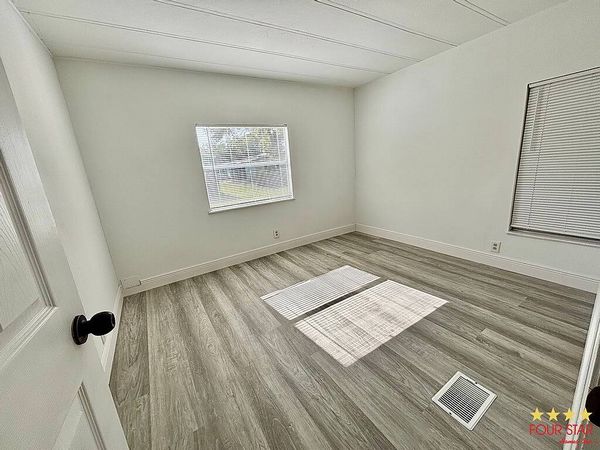 1060 Larkfield Dr, DeLand FL 32724