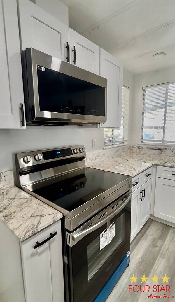 1060 Larkfield Dr, DeLand FL 32724