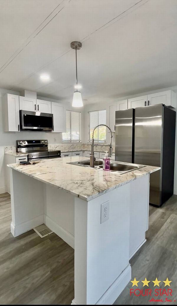 1060 Larkfield Dr, DeLand FL 32724