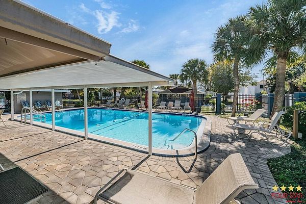 3724 Winward Lakes Drive, Tampa FL 33611