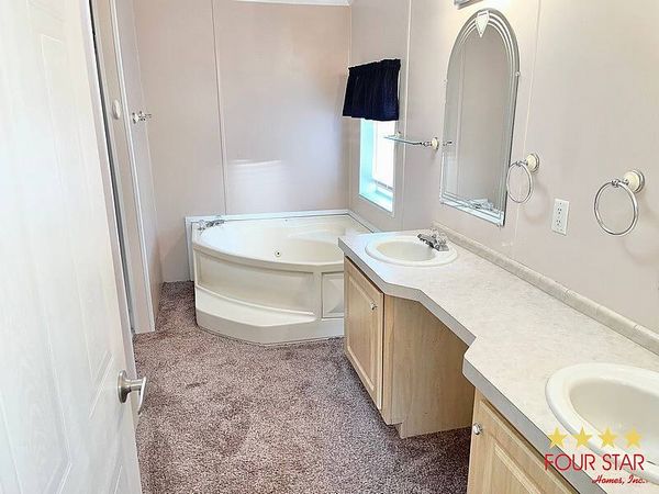 566 Squire Ln, Kissimmee FL 34746