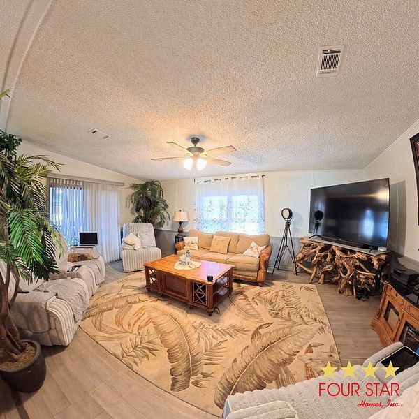 12 Sugarboat Dr, Leesburg FL 34788