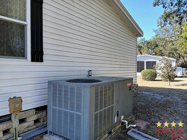 435 Kingslake Dr, DeBary FL 32713