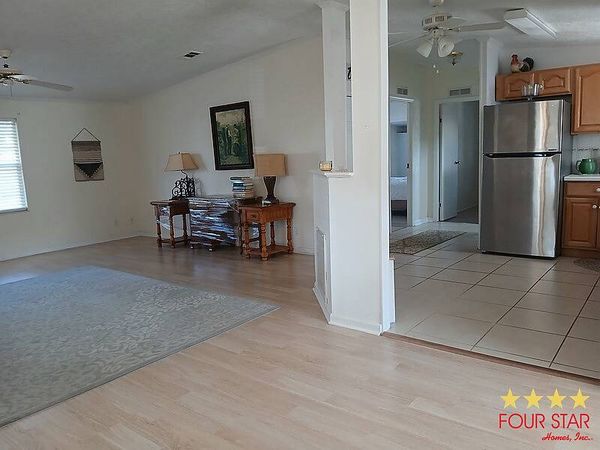 435 Kingslake Dr, DeBary FL 32713