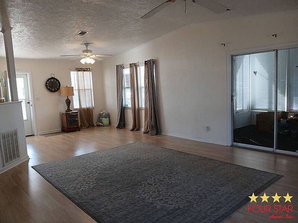 435 Kingslake Dr, DeBary FL 32713