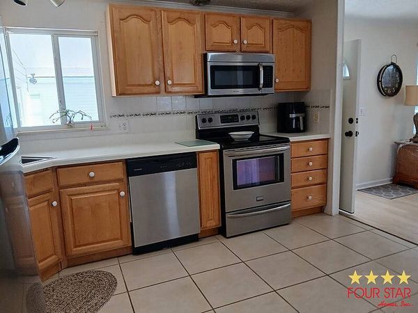 435 Kingslake Dr, DeBary FL 32713