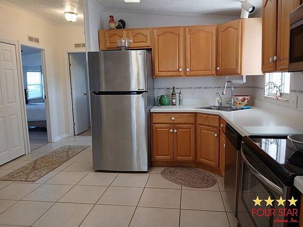 435 Kingslake Dr, DeBary FL 32713