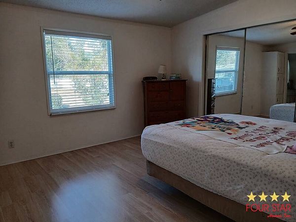 435 Kingslake Dr, DeBary FL 32713