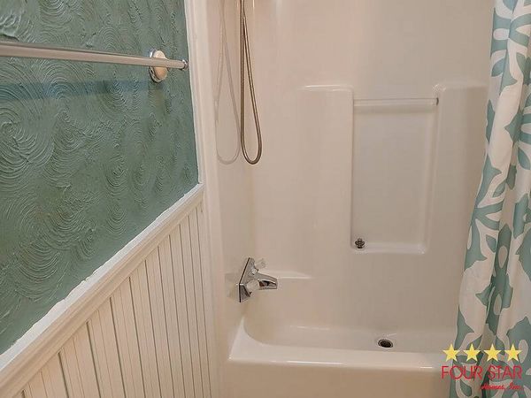 435 Kingslake Dr, DeBary FL 32713