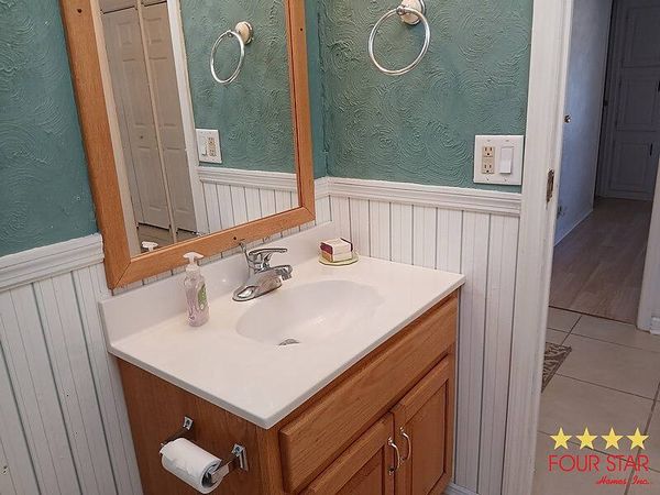 435 Kingslake Dr, DeBary FL 32713