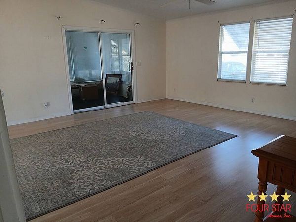 435 Kingslake Dr, DeBary FL 32713