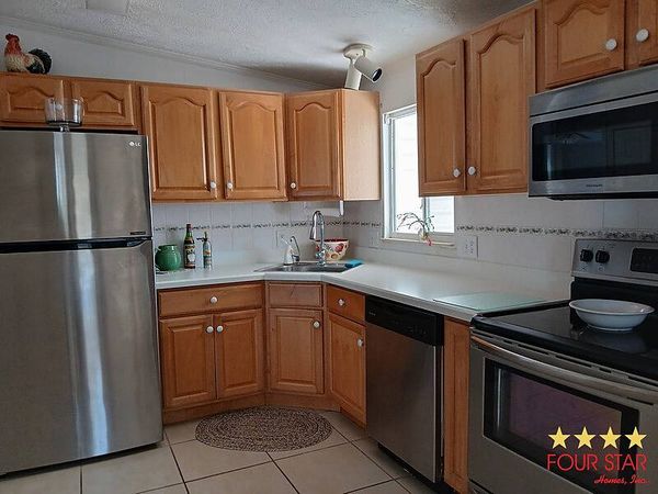 435 Kingslake Dr, DeBary FL 32713