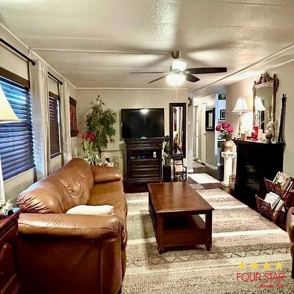 15 KINGS BLVD, Leesburg FL 34748