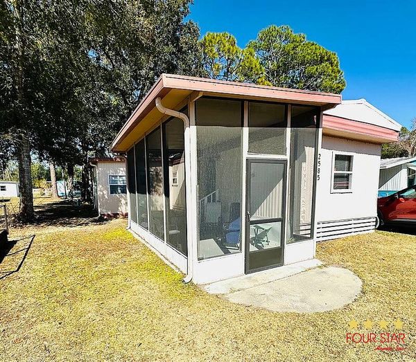 2585 La Linda Dr, New Smyrna Beach FL 32168