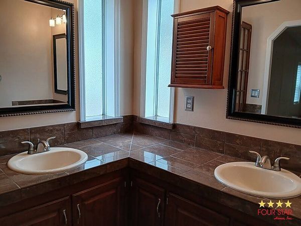 304 Kings Lake Dr, DeBary FL 32713