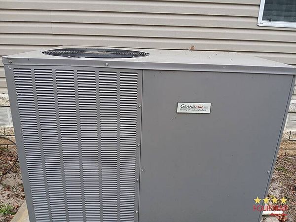 304 Kings Lake Dr, DeBary FL 32713