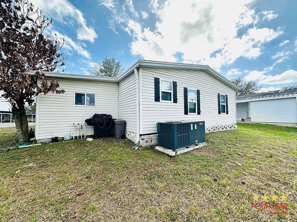 350 Kingslake Dr, DeBary FL 32713