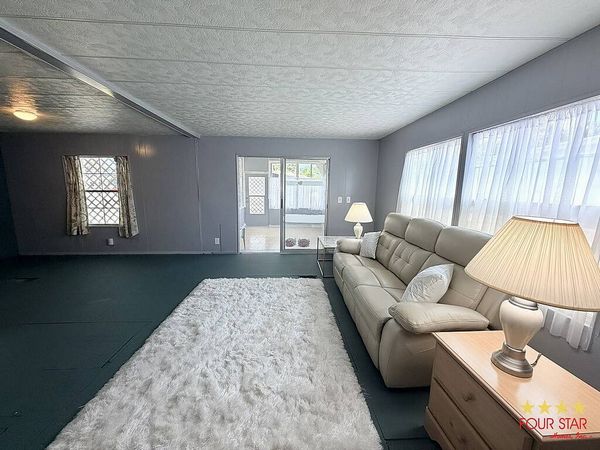 10 Las Palmas Dr, Edgewater FL 32132