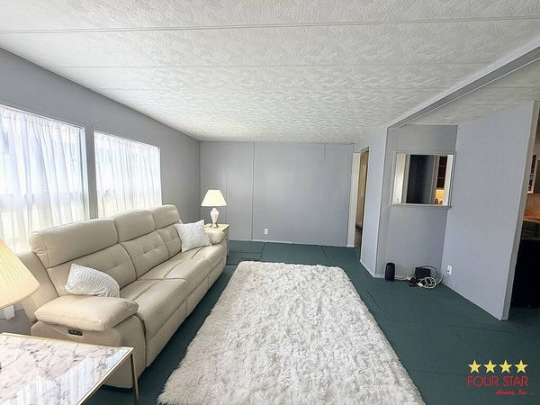 10 Las Palmas Dr, Edgewater FL 32132