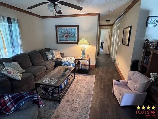 220 Colburn Dr, DeBary FL 32713