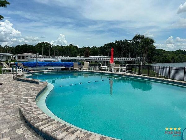 35 Cocos Plumosa Drive, Eustis FL 32726