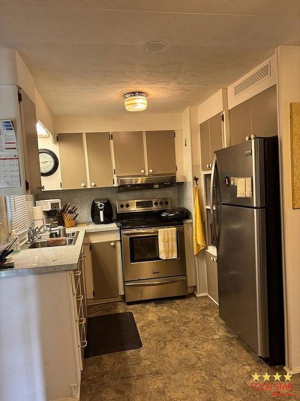 35 Cocos Plumosa Drive, Eustis FL 32726