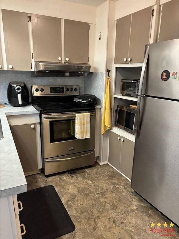 35 Cocos Plumosa Drive, Eustis FL 32726