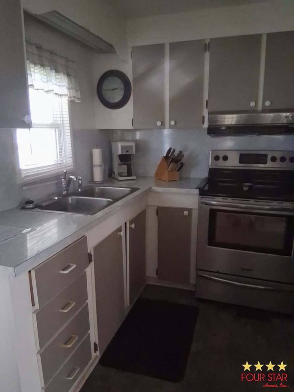 35 Cocos Plumosa Drive, Eustis FL 32726