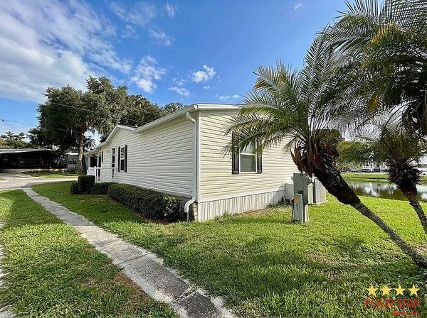 34 Harbor Circle, Astatula FL 34705