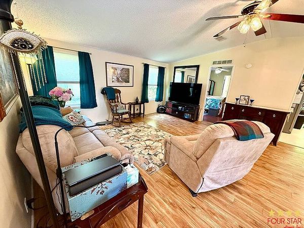 419 Kings Lake Drive, DeBary FL 32713