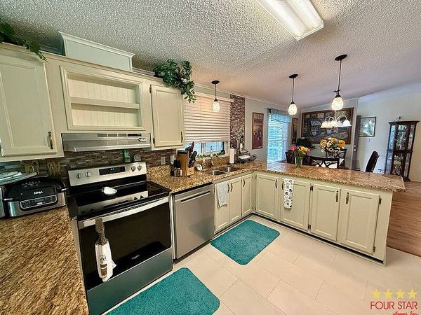 419 Kings Lake Drive, DeBary FL 32713