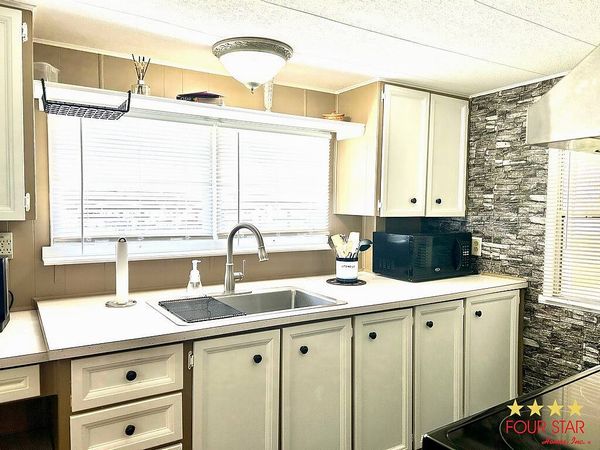 13B Douglas Dr, Tavares FL 32778