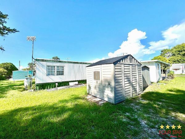 822 Huron St, Wildwood FL 34785