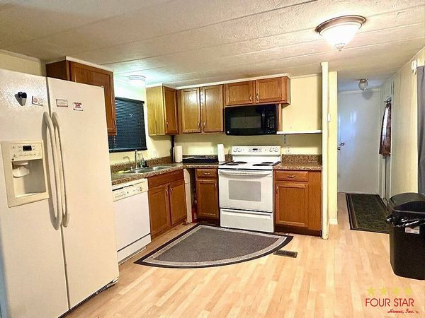 517 Alexander Rd, Leesburg FL 34748