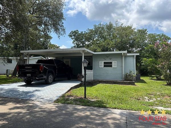 581 Pineview Dr, Orange City FL 32763