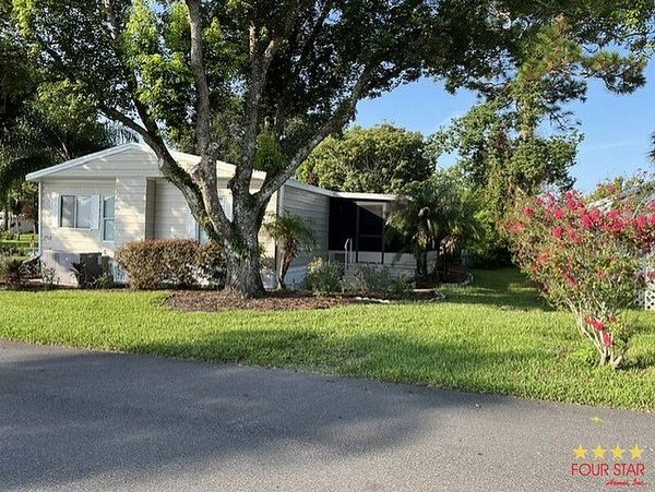 2156 Pebble Beach Blvd, Orlando FL 32826