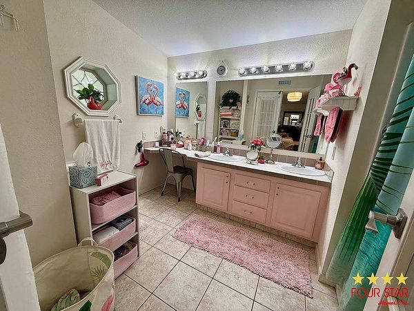 319 Kingslake Dr, DeBary FL 32713