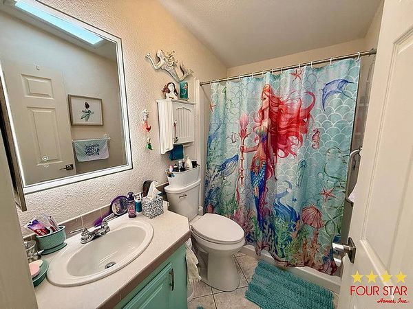 319 Kingslake Dr, DeBary FL 32713