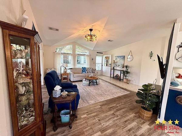 319 Kingslake Dr, DeBary FL 32713