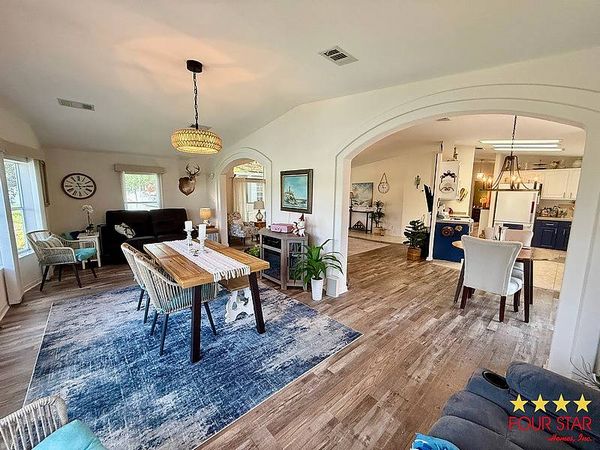 319 Kingslake Dr, DeBary FL 32713