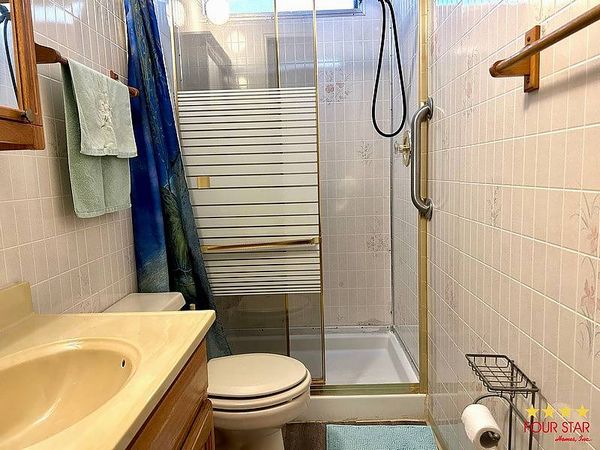 203 Irwin Dr, Tavares FL 32778