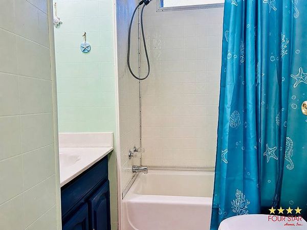 203 Irwin Dr, Tavares FL 32778