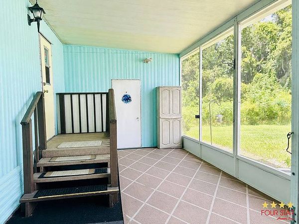 203 Irwin Dr, Tavares FL 32778