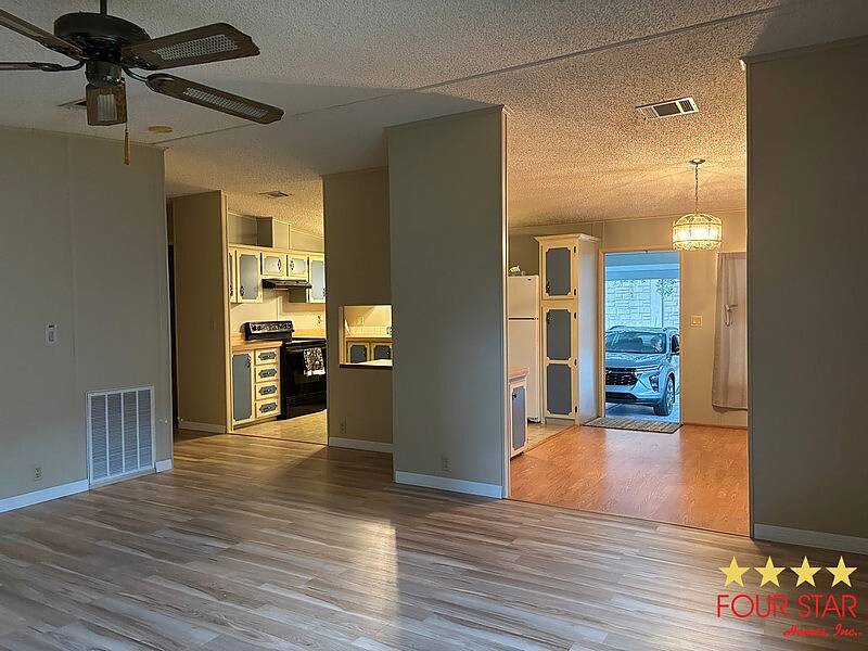 581 Pineview Dr, Orange City FL – photo 5