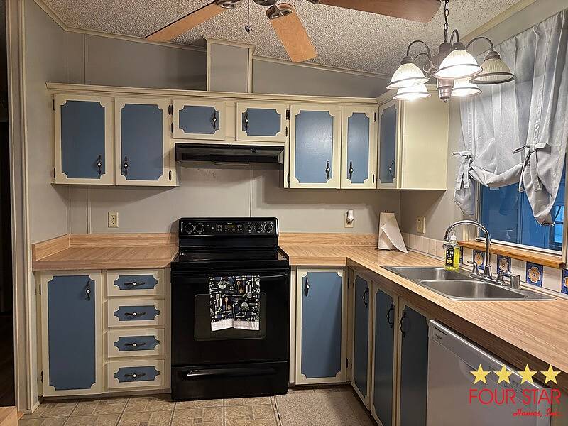 581 Pineview Dr, Orange City FL – photo 2