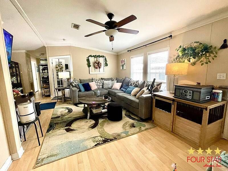 105 Hillsborough Dr, Sorrento FL – photo 6