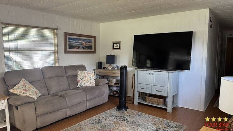 555 4th St, Vero Beach FL – photo 4